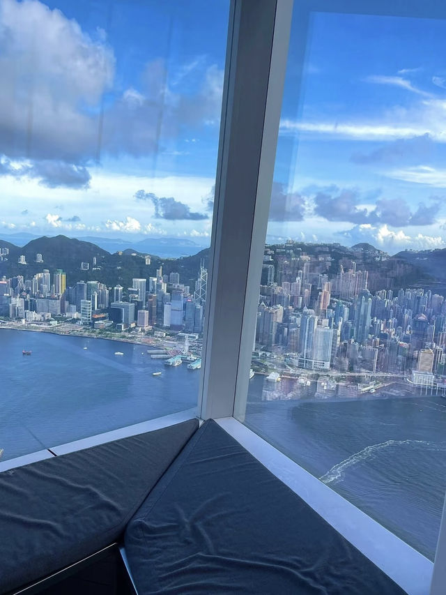 可以俯瞰整個香港景色的奢華酒店🏨