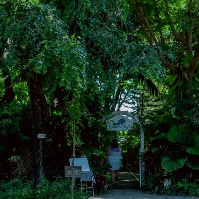 บ้านนากาแฟ คาเฟ่ & Camp ท่ามกลางทุ่งนาบ้านโป่ง
