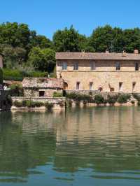 イタリア　トスカーナの小さな街　Bagno Vignoni