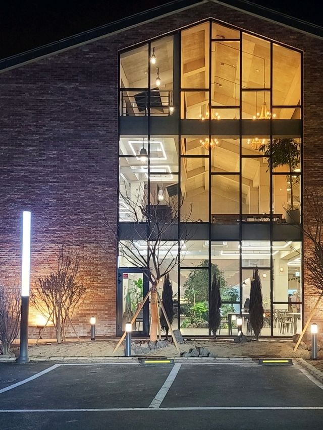 강릉 늦게까지 문여는 대형카페 💚허스크밀