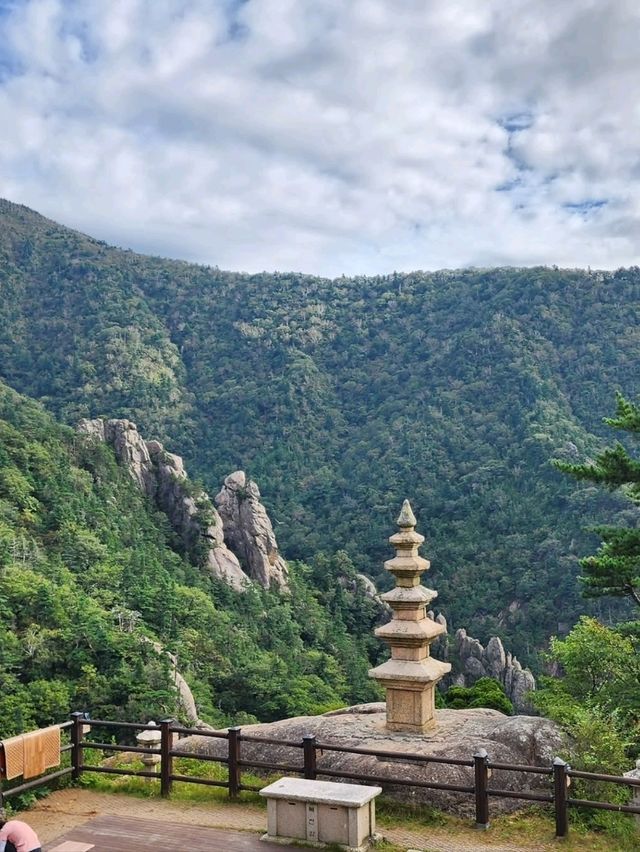 A Casual Stroll to Bongjeongam at Seoraksan