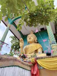 วัดธาตุ วัดกลางเมืองวังเวียงกับศิลปะแบบลาว