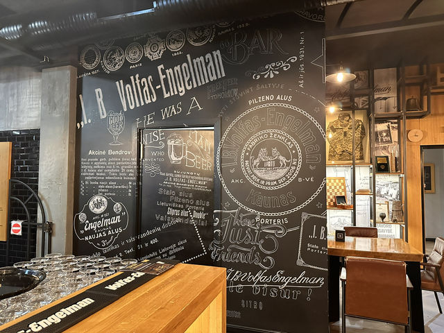 【Volfas Engelman Studija｜ブリューワリー直結！できたてビールが楽しめる工場パブ】