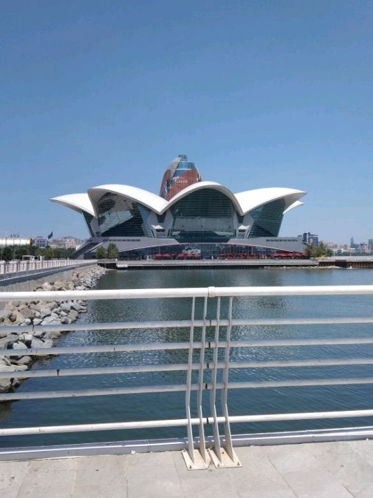 1 Day Itinerary to Visit Baku for FREE