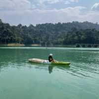 ที่พักเขื่อนเชี่ยวหลาน เล่นน้ำจอยๆ ที่แพภูผาวารี