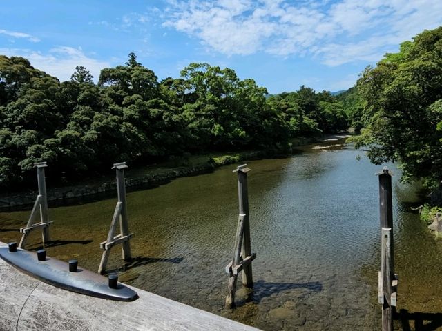 靜謐流轉的神河〔五十鈴川〕，伊勢的靈魂之水⛩️🌊