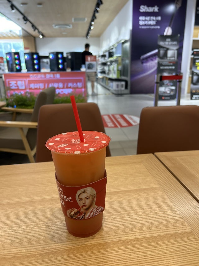 잠실 하이마트안에 카페 공차가 있어요.