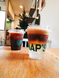 รีวิว Nap’s Bar (62 Block, ขอนแก่น) – ร้านนั่งชิลล์หลังตลาด 62 บล็อก 📍