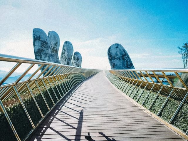 สะพานมือ (Golden Bridge) ที่บานาฮิลส์ 