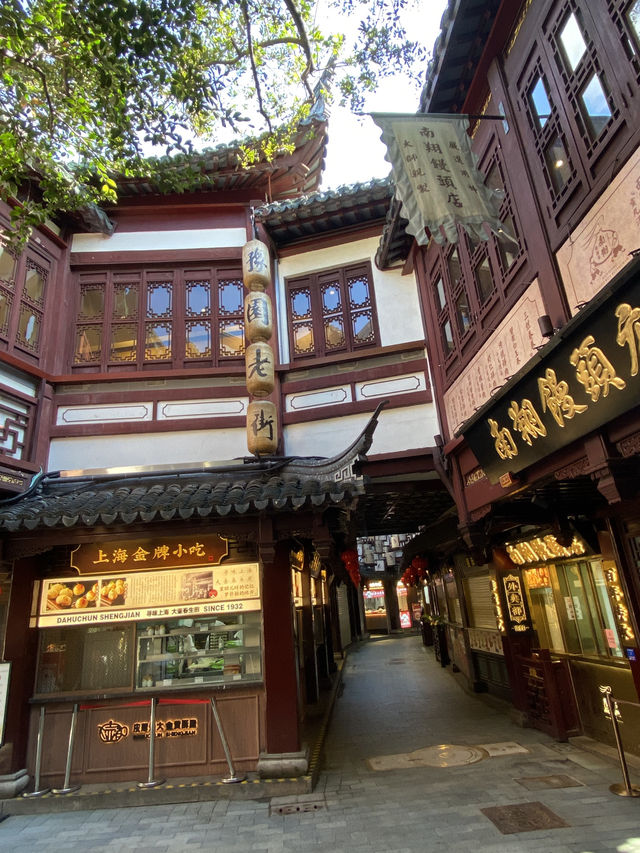 晚上金光璀璨的豫園，早上該去嗎？