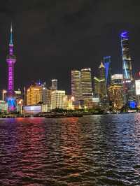 上海外灘，看夜景，也看上海的新與舊。
