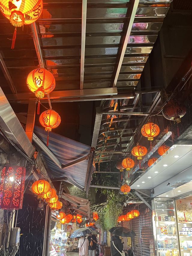 🌙 Jiufen Old Street at Night – A Hidden World After Dark