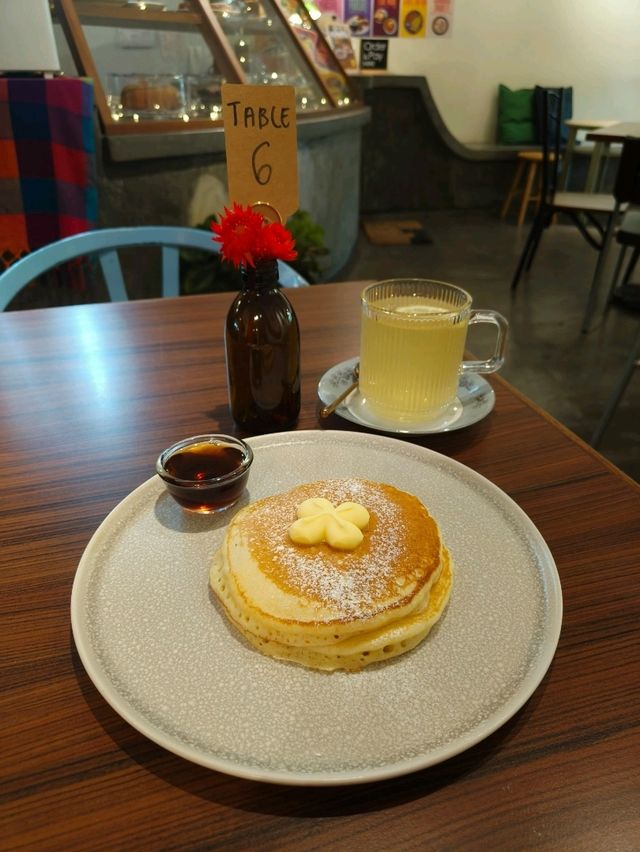A Warm Afternoon with Pancakes and Honey Lemon