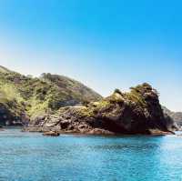 Irozaki Sightseeing Boat: A Solo Adventure Along Shizuoka’s Dramatic Coastline"** 🌊⛵  