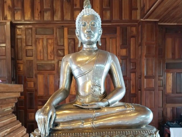 Visit the Majestic Reclining Buddha at Wat Hat Yai Nai