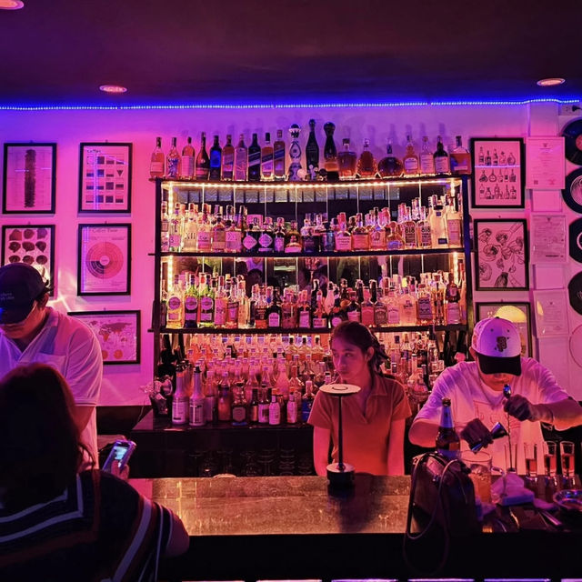NO NAME? Coffee and Cocktails ชิค ชิลล์ริมหาด