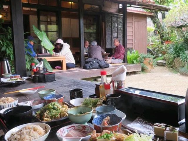 ⛩️ 沖繩漫遊｜首里城、藍色小鳥、庭園午餐和波上宮海景*🐦🌿🌊
