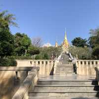 พระมหาธาตุเจดีย์ภักดีประกาศ เช็คอินคู่ทะเลบ้านกรูด