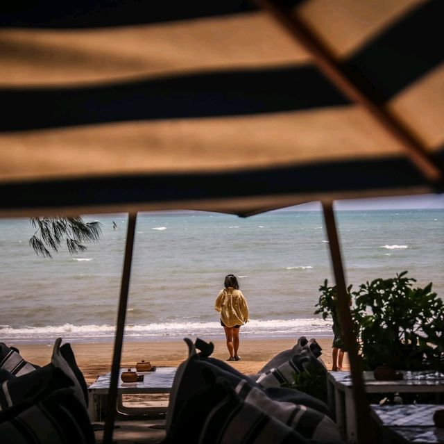 Cave Beach Club คาเฟ่ ชิลริมหาดพัทยา