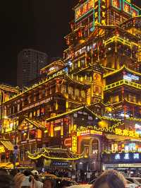 🏙️✨ “ฉงชิ่ง” (重庆) เมืองภูเขาที่ไม่เคยหลับ 🌉🔥