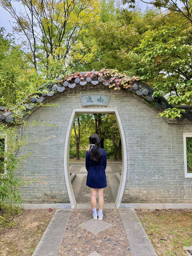 🏯✨ 역사와 현대가 공존하는 경기도 수원 여행 🚉🍗  경기도 여행에서 빼놓을 수 없는 도시가 바로 수원 🏯✨ 역사와 현대가 공존하는 경기도 수원 여행 🚉🍗  경기도 여행에서 빼놓을 수 없는 도시가 바로 수원