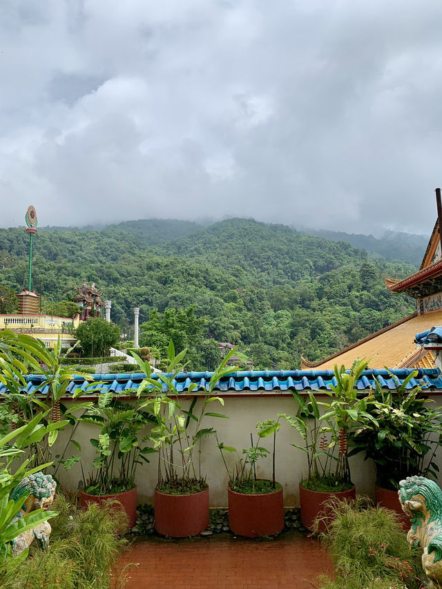 Kek Lok Si – Penang’s Temple of Lights and Faith