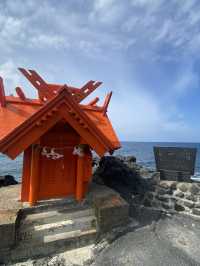 利尻島の海岸に佇む神秘の社「北のいつくしま弁天宮・龍神の岩」⛩🐉