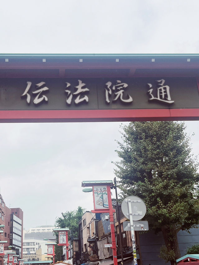 🏮 Sensō-ji Temple: Tokyo's Crimson Heart Where Ancient Gods Dance! 🎎