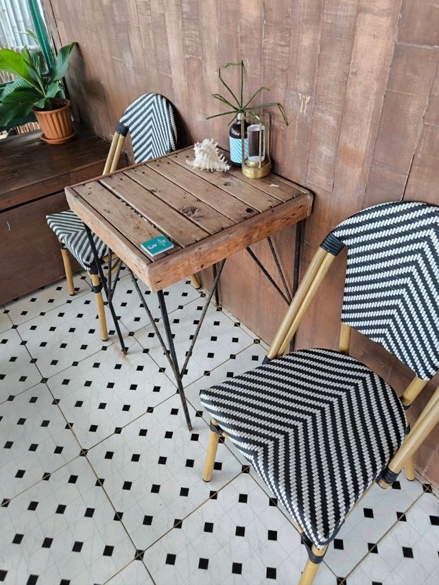 Fat submarine cafe and restaurant  เกาล้าน