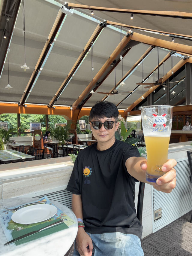 山丘上「大自然與文物」結合的玻璃屋餐廳