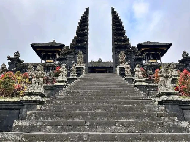 聖潔的貝沙基寺靈性寧靜