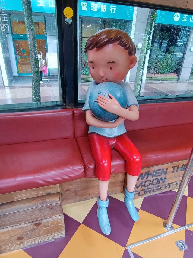 幾米月亮公車：都市裡的童心療癒站