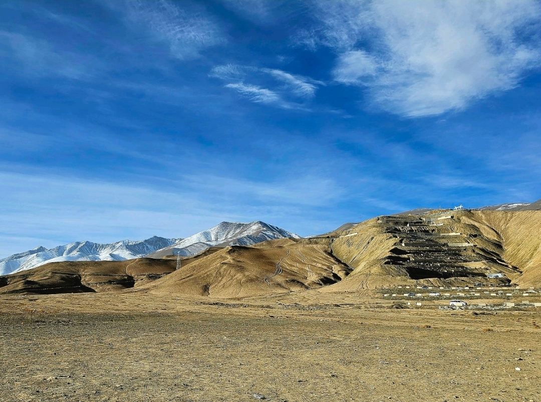Reflections of Snowy Mountains on the Xiaopanlong Ancient Trail