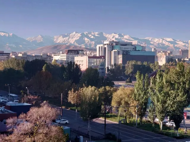 เดินเล่นใน Bishkek เมืองหลวงของ คีร์กีซสถาน