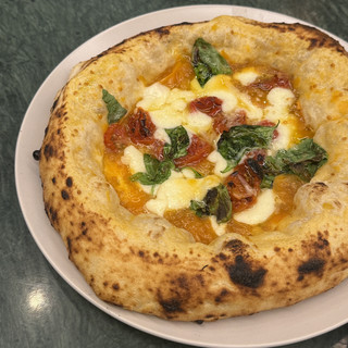 Pizza Pazzo: A Neapolitan Pizza Place with Smoky Flavor in Sharosu-gil