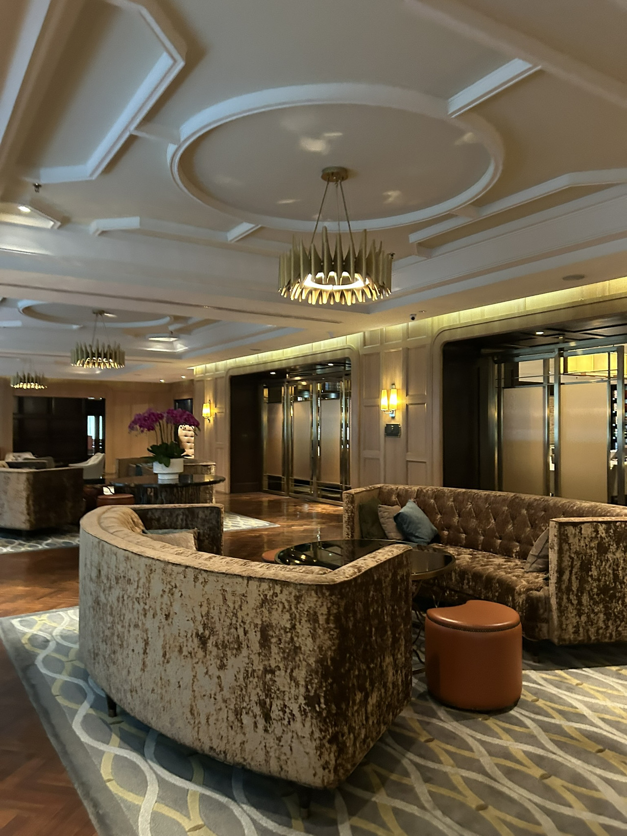 I recently stayed at The Ritz-Carlton, Kuala Lumpur, which is known for offering the best value for your money in the world!
To get straight to the point: to say it was amazing would be an understatement...!
 And for everyone reading this post!!
You can score a great deal on your Ritz-Carlton booking by clicking the link at the bottom of this post, so definitely check it out ✨

[✨ Luxurious Vibe & Top-Notch Service]
From the moment I stepped inside, I was blown away by the refined hospitality that you only get at the Ritz. The staff went above and beyond, making me feel completely pampered.
 
[🛁 Incredible Room & Amenities]
The room itself was top-tier, and every single amenity felt incredibly high-end. Everything was just a joy to use.
If you're thinking, "I want to stay at a 5-star hotel, but I'm on a budget...", I highly recommend this place! Be sure to check it out if you're ever in Kuala Lumpur!

Book your discounted stay via the link below 🎶👀
https://www.trip.com/t/fa8hXWj1LV2
      