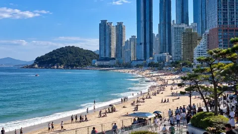 해운대 해수욕장 (Haeundae Beach) – 부산 — traveler post in 패서디나