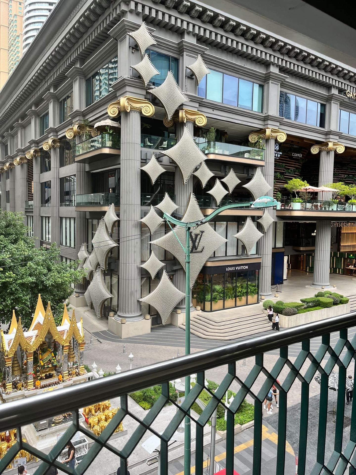 Bangkok: Where Ancient Temples Meet City Vibes 🇹🇭✨