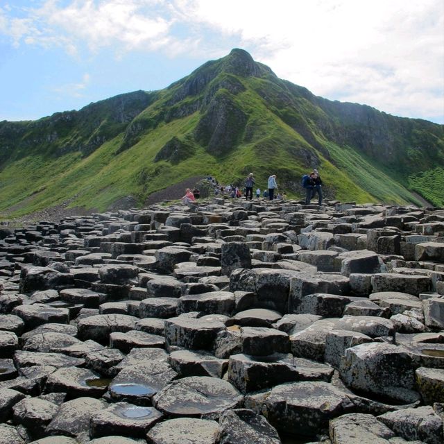 <巨人的戰鬥之路 - 巨人堤道 (Giant's Causeway)>