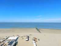 โรงแรมสวยติดชายหาดวิวทะเลแจ่มๆ