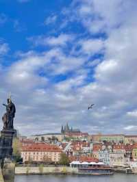 【チェコ🇨🇿】赤い屋根と石畳の街並み、プラハでおとぎ話の世界へ！👧🏻🤍