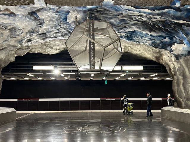 ストックホルムの地下鉄アート巡り🎨
