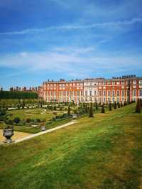 Hampton Court Palace: Royal Tales and Timeless Beauty