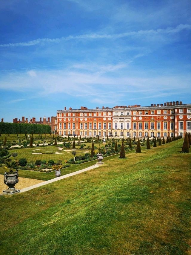 Hampton Court Palace: Royal Tales and Timeless Beauty
