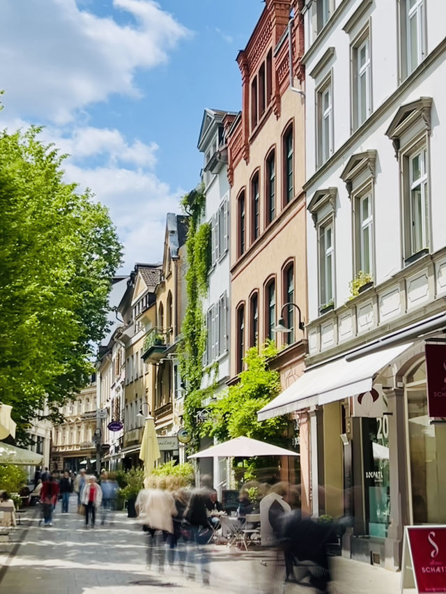 Wiesbaden - beautiful buildings, thermal springs and remarkable cultural 