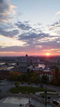 📍 Fisherman’s Bastion (Halászbástya) – Sunrise or Sunset? 🌅🌄