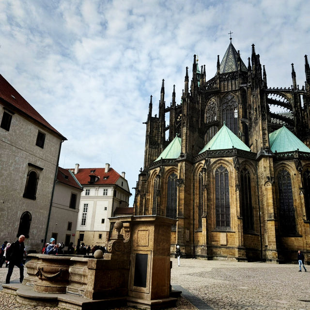 💸👑 Visit Prague Castle for FREE — Yes, Really! 🇨🇿✨