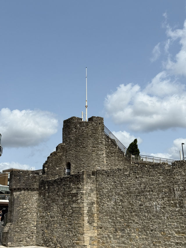 A Journey Through Southampton’s Old Town & Ruins: A Step Back in Time 🏰🌆