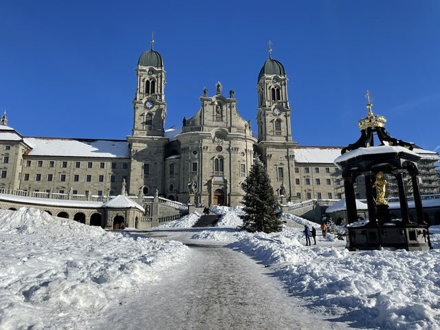 รีวิวเที่ยว Einsiedeln: เมืองแห่งศรัทธา 🍃⛪🍪