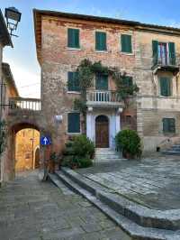 🌿 Thermal Serenity in the Heart of Tuscany – Serre di Rapolano, Italy
